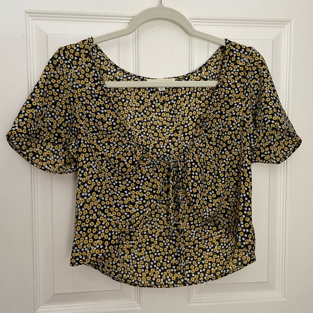 Open middle tie crop top